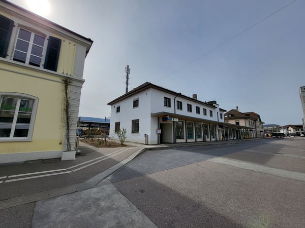 Surface de bureau idéalement située en gare de Delémont 2