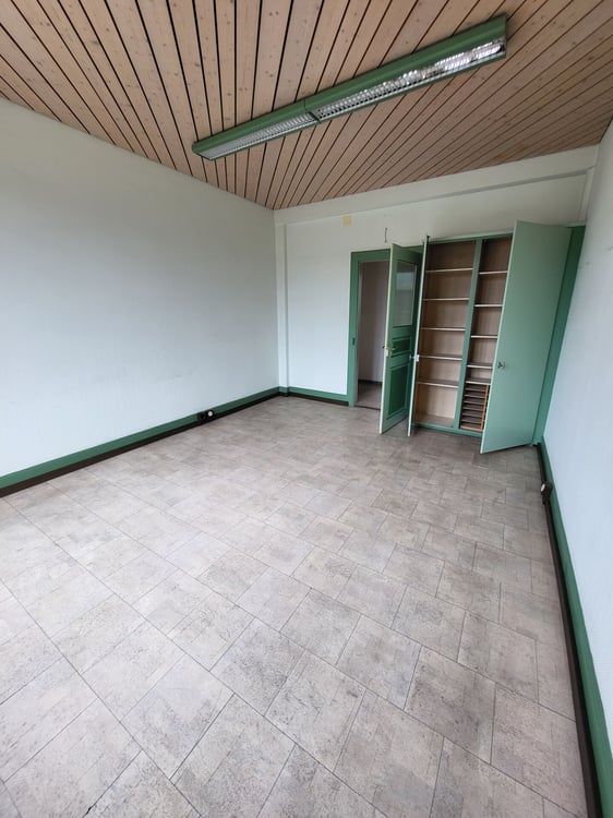 Surface de bureau idéalement située en gare de Delémont 5