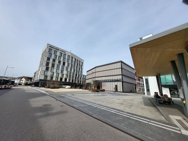 Surface de bureau idéalement située en gare de Delémont 3