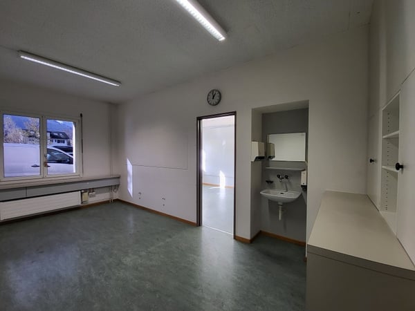Grosszügige Büroräume direkt am Perron Gleis 1 9