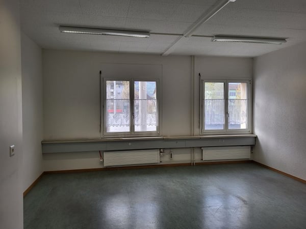 Grosszügige Büroräume direkt am Perron Gleis 1 4