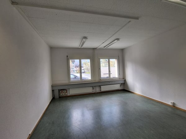 Grosszügige Büroräume direkt am Perron Gleis 1 6