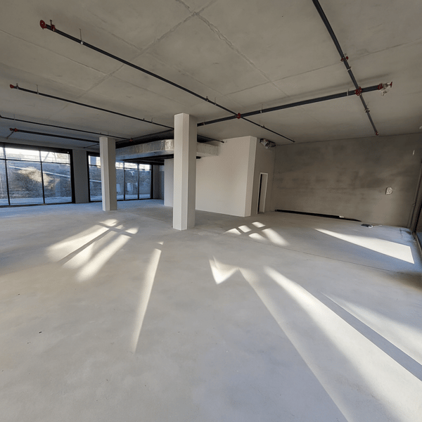 Surface semi‑aménagée d'env. 196 m2 3