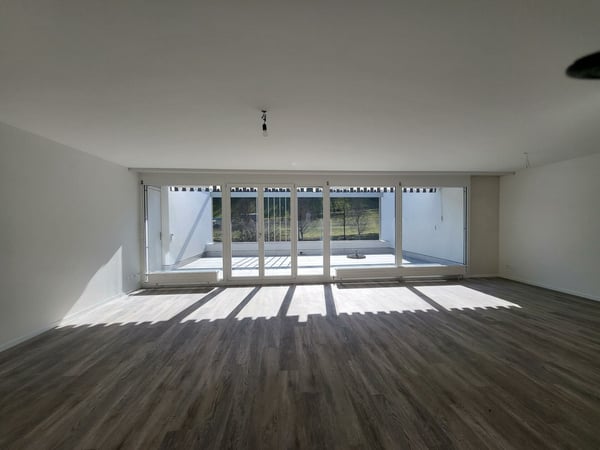 Am Bahnhof Rekingen vermieten wir eine neu renovierte 4,5 Zimmerwohnung im 1. Stock 4