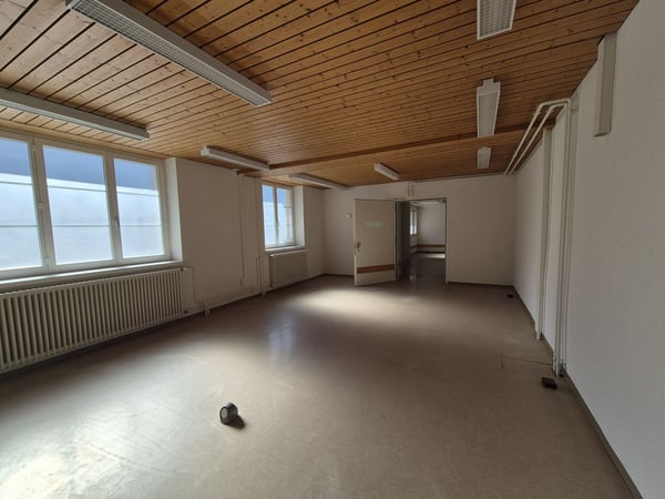 Bahnhof Mitlödi: Attraktive Büro- und Gewerbefläche 4