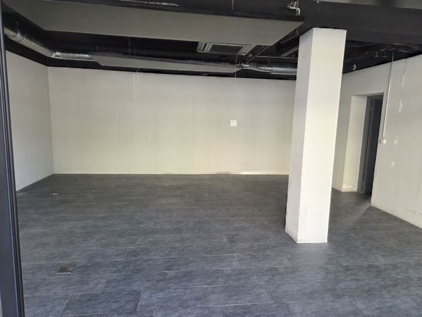 Beauty-Location am Bahnhof Killwangen‑Spreitenbach 2