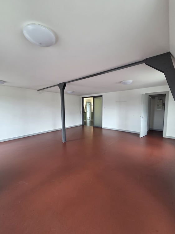 Zentrale, helle Büro- & Gewerbeflächen direkt beim Bahnhof Bülach 9