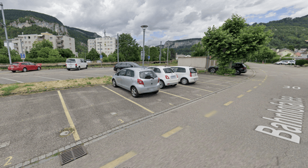 Aussenparkplätze direkt beim Bahnhof Oensingen 19