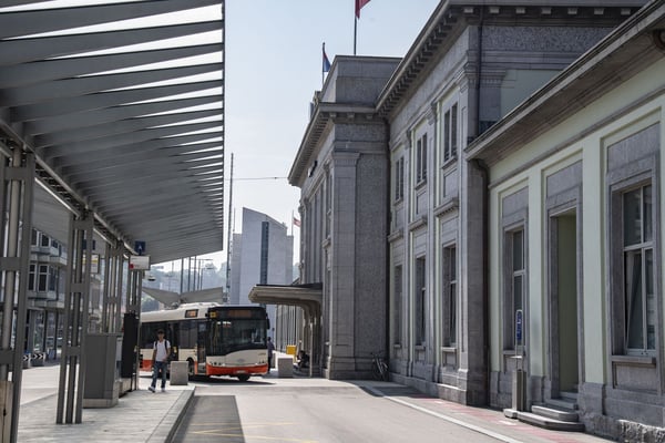 Attrattiva superficie commerciale di 25 m2 in zona centrale 2