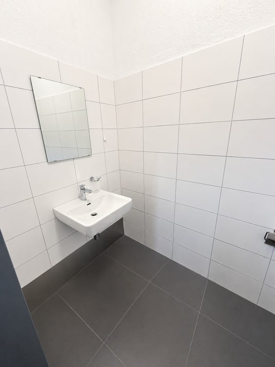 Moderne Ladenfläche beim Bahnhof Dübendorf zu vermieten! 5