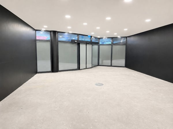 Moderne Ladenfläche beim Bahnhof Dübendorf zu vermieten! 2