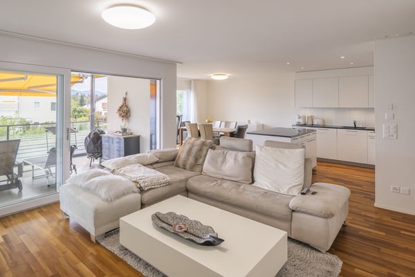 4.5-Zimmer-Wohnung in Hombrechtikon - grosszügiges Wohnen mit sonnigem Balkon 1