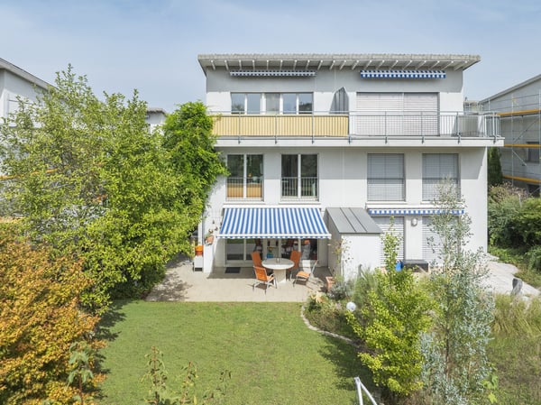 4.5-Zimmer-Doppeleinfamilienhaus in Dübendorf grosszügiges Wohnen mit Garten und Terrasse 1