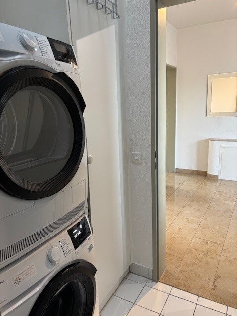 Helle Dachwohnung mit Blick über Basel 4