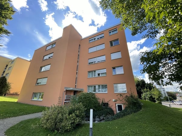 Grosszügige 1.5-Zimmer-Wohnung - zentral und ruhig gelegen 1