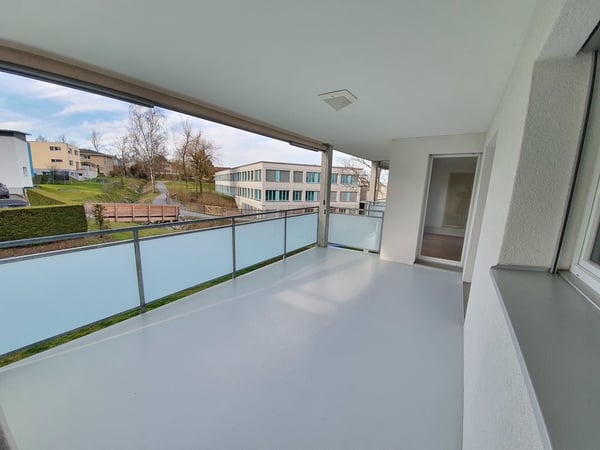 Top moderne Wohnung mit grossem Balkon 8