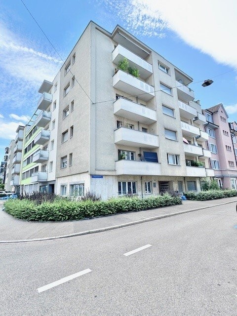 Grosszügige 1.5-Zimmer-Wohnung 1