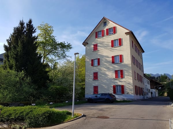 grosszügige 1.5 Zimmer-Wohnung - an sonniger, Lage mit Seeblick 1