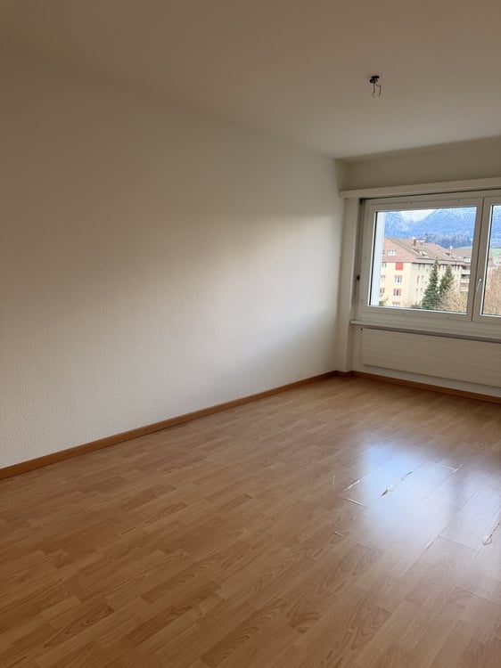 Moderne 3.5-Zimmer-Wohnung an zentraler Lage mit Balkon 6