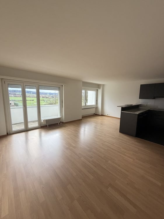 Moderne 3.5-Zimmer-Wohnung an zentraler Lage mit Balkon 3