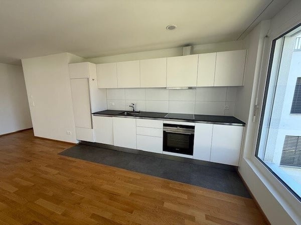 Helle und gemütliche 2.5-Zimmer-Wohnung mit schönem Balkon 4