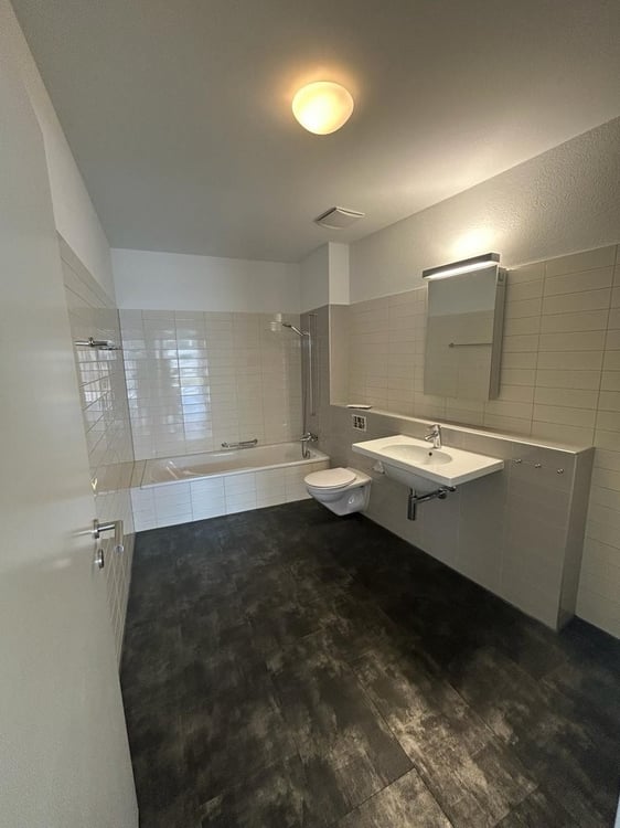 Grosszügige und zentrale 2.5-Zimmer Attikawohnung in Laufen 8
