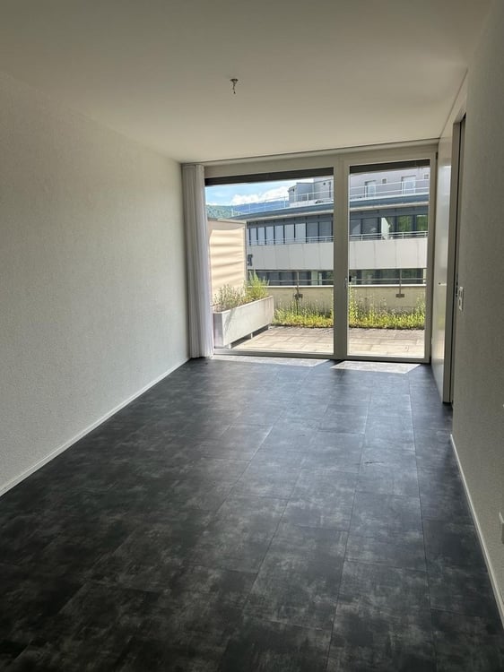 Grosszügige und zentrale 2.5-Zimmer Attikawohnung in Laufen 4