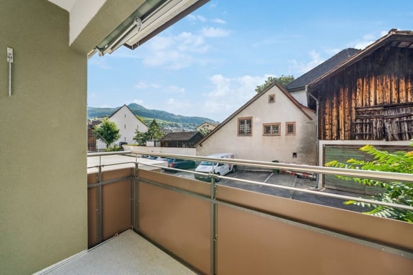 Charmante 4-Zimmerwohnung mit Loggia in zentraler Lage 3