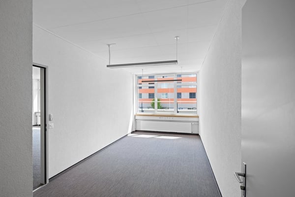 Arbeiten im topmodernen Geschäftshaus! 6