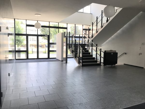 Arbeiten im topmodernen Geschäftshaus! 9