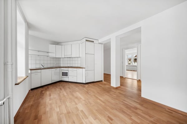 Helle 3.5 Zimmer-Altbauwohnung mit grosszügiger Aussicht 3