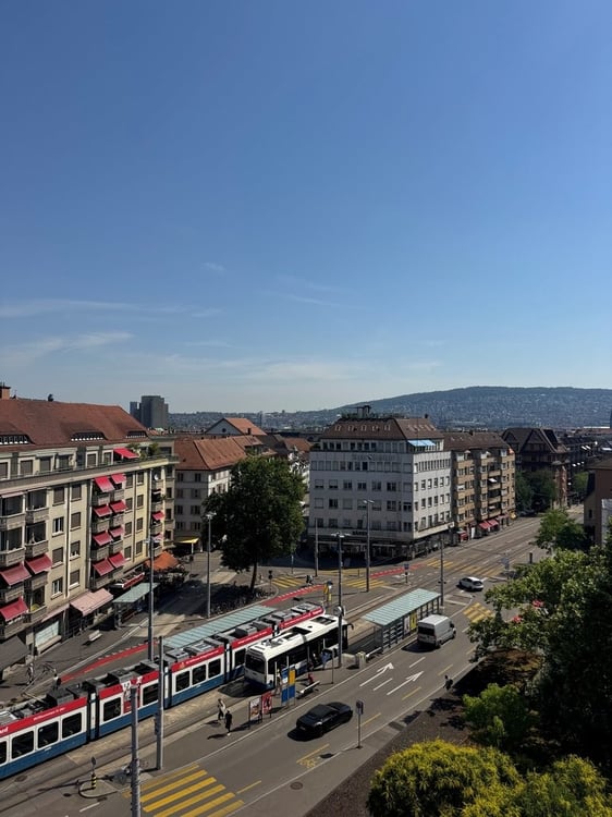Charmante 4-Zimmer-Maisonettewohnung in Zürich Wiedikon zu vermieten 11