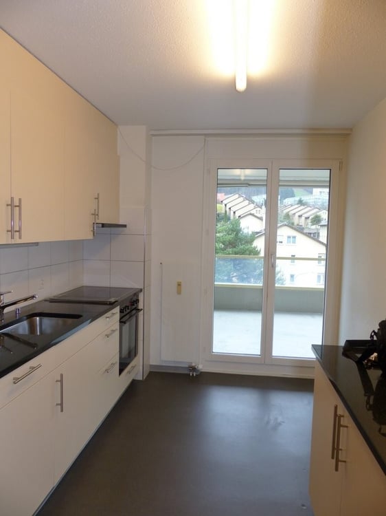 Grosszügige, helle Wohnung! 3