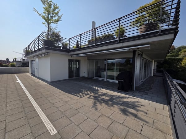 Wohntraum mit 137 m2 Terrasse. 5.5-Zimmer-Attikawohnung in Uerikon 2
