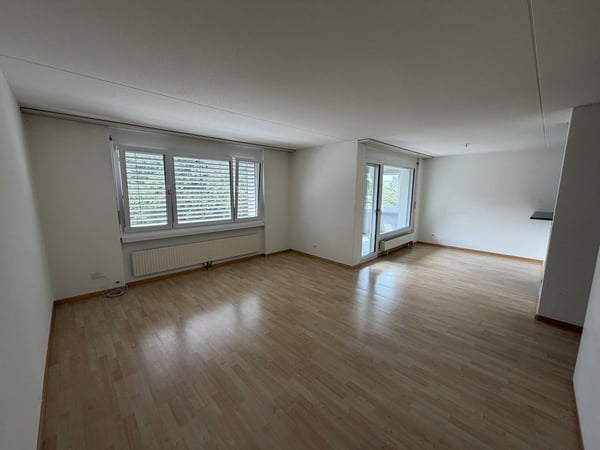 Helle 3.5 Zimmer-Wohnung an ruhoger Lage in Niederhasli 2