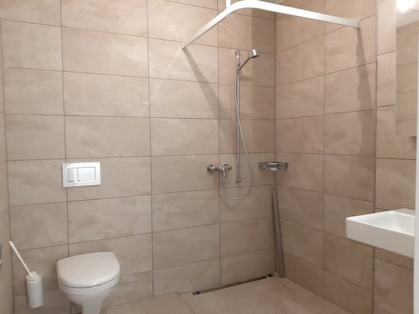 Top moderne attraktive 2.5 Zimmer-Wohnung zu vermieten 3