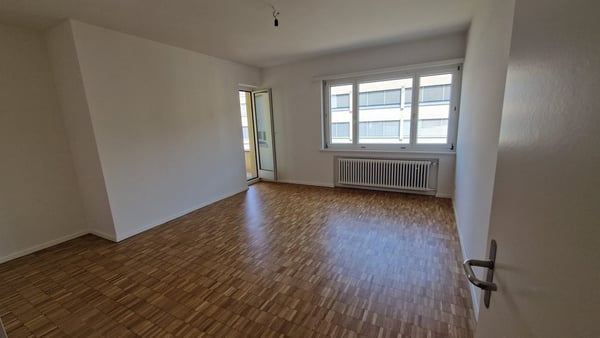 Nähe Bahnhof Wollishofen - renovierte 3-Zimmer-Wohnung 2
