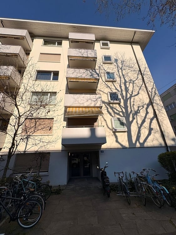 Helle 4-Zimmerwohnung am Spalenring in Basel 1