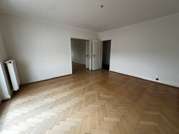 Grosszügige und helle 4-Zimmerwohnung in Zürich 5