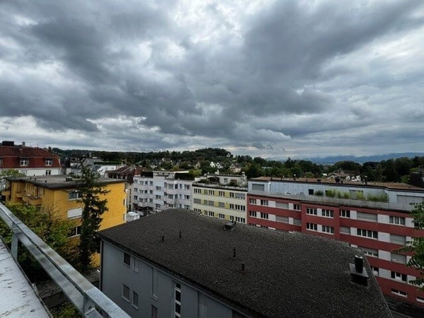 Grosszügige und helle 4-Zimmerwohnung in Zürich 6