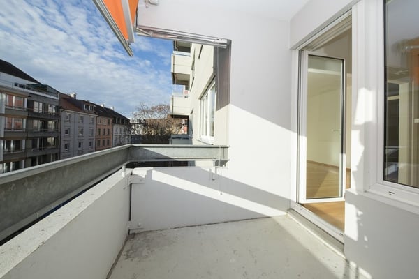 Renovierte, helle 3.5-Zimmerwohnung 11