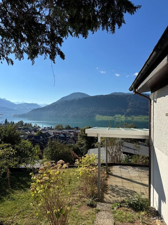 Frisch saniertes 4.5-Zimmer-Einfamilienhaus mit traumhafter Seesicht 10