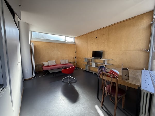 Möblierte Attikawohnung mit grosser Dachterrasse in der Bauhaus-Ikone 4