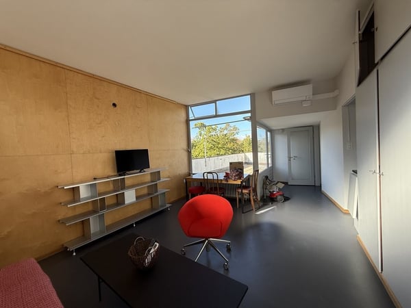 Möblierte Attikawohnung mit grosser Dachterrasse in der Bauhaus-Ikone 3