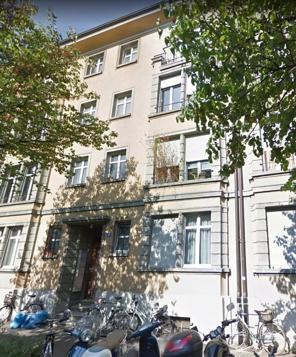 Charmante 2-Zimmer-Altbauwohnung in zentraler Lage 1