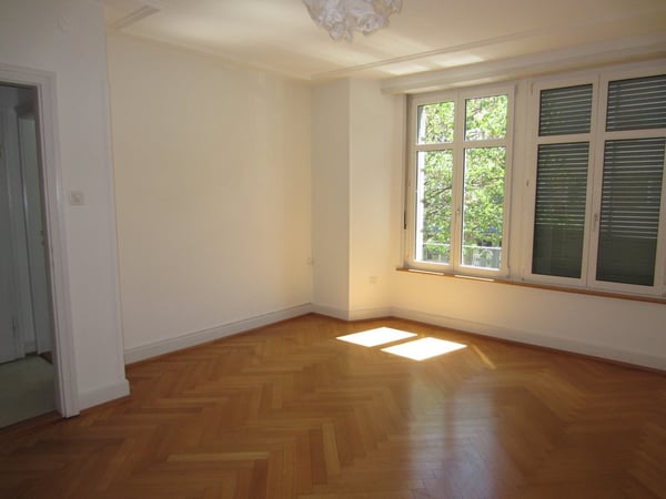 Charmante 2-Zimmer-Altbauwohnung in zentraler Lage 2