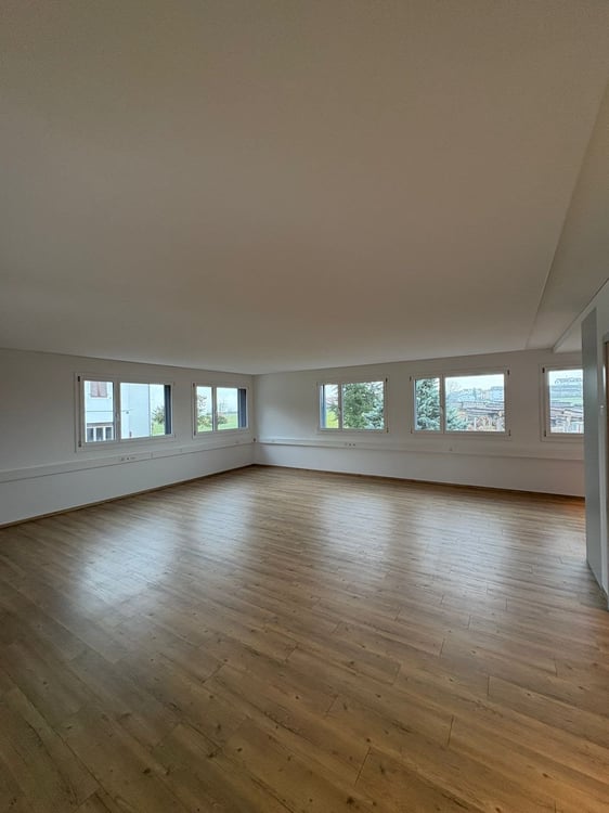 Freistehendes Bürogebäude an ruhiger Lage, inkl. Küche, Bad und Aussicht 2