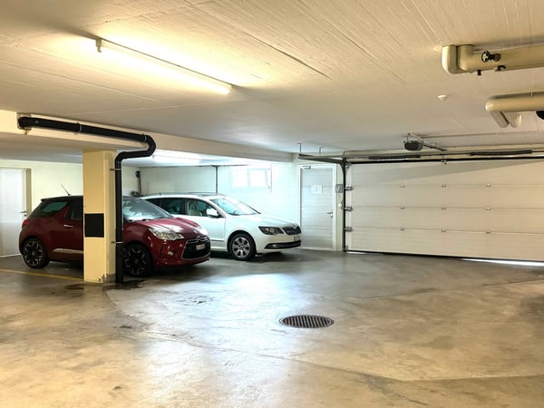 Moderne, lichtdurchflutete 5.5-Zimmer-Wohnung mit gedecktem Balkon und See-Sicht 15