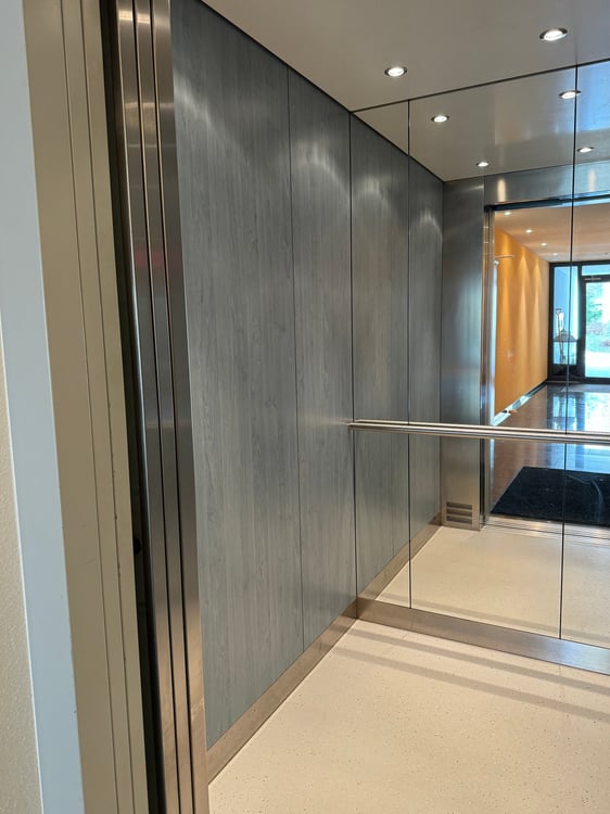 Moderne, lichtdurchflutete 5.5-Zimmer-Wohnung mit gedecktem Balkon und See-Sicht 14