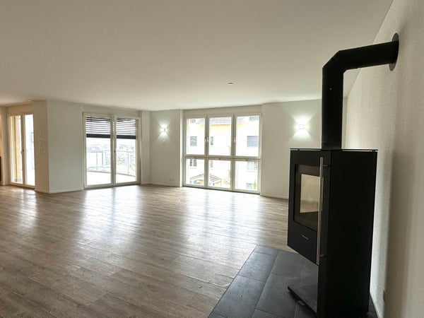 Moderne, lichtdurchflutete 5.5-Zimmer-Wohnung mit gedecktem Balkon und See-Sicht 6